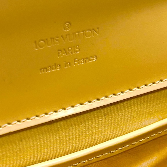 Bundle Louis Vuitton Authentic Epi Leather Shoulder Bag with Matching Compact - Picture 9 of 10